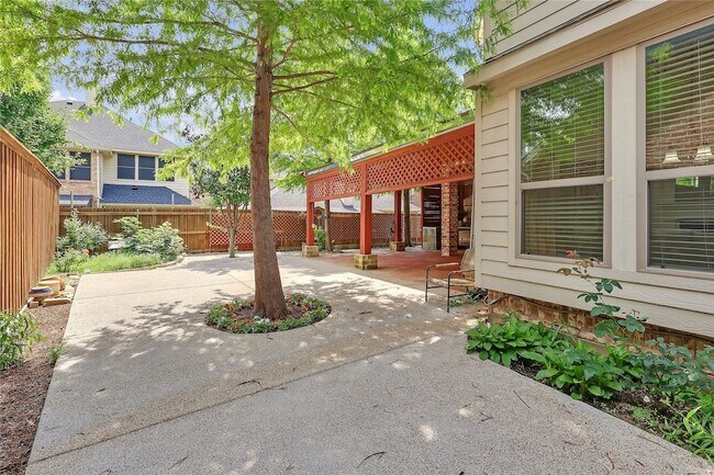 Building Photo - 8730 Isaac St