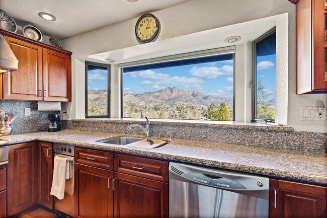 Building Photo - Breathtaking Views & Luxurious Furnished Rental in Oakmont's 55+ Community!