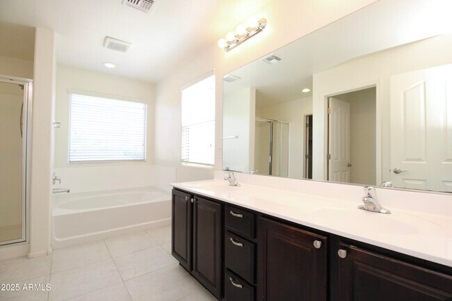 Building Photo - 1819 W Bonanza Dr