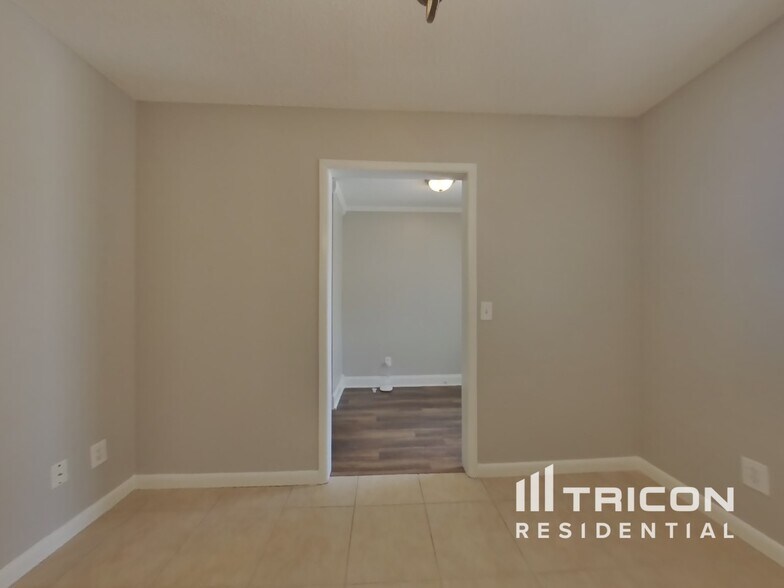 Building Photo - 5726 Springhaven Dr