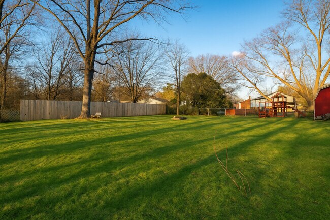 Building Photo - 676 Treeside Dr