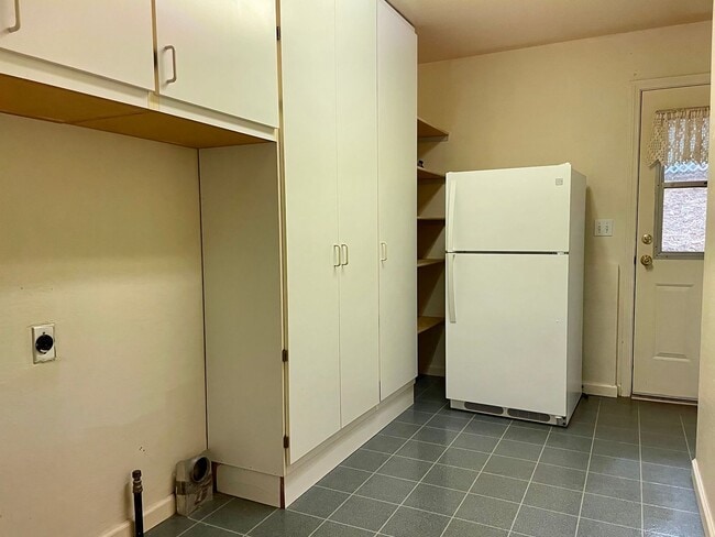 Building Photo - Great family home in Alta Sierra