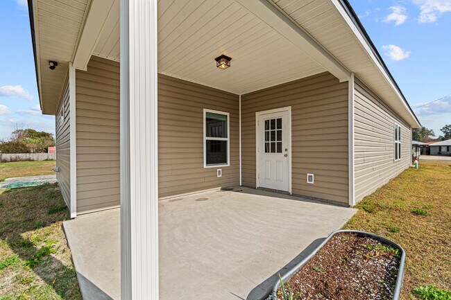 Building Photo - 2811 N Panama Ave