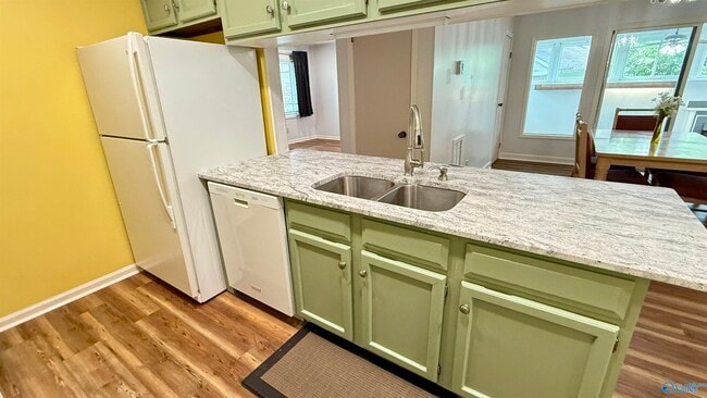 Building Photo - 1217 Catskill Cir SE
