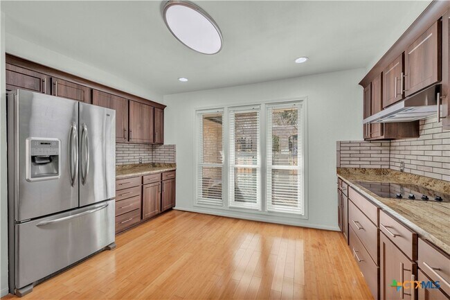 Building Photo - 513 Red River Rd