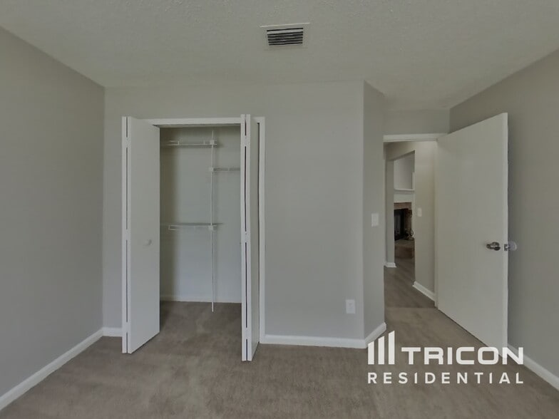 Building Photo - 955 Chalmet Ln