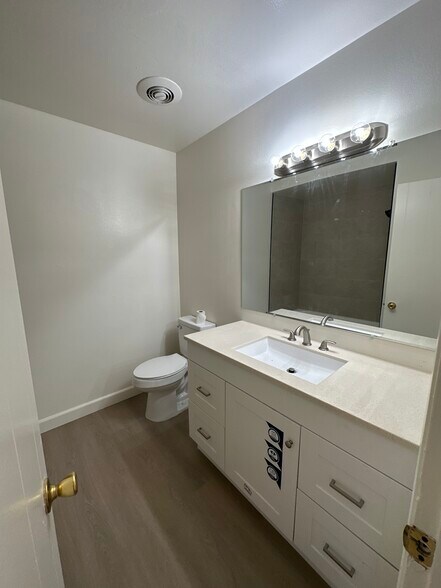 Building Photo - 17011 Pinehurst Ln
