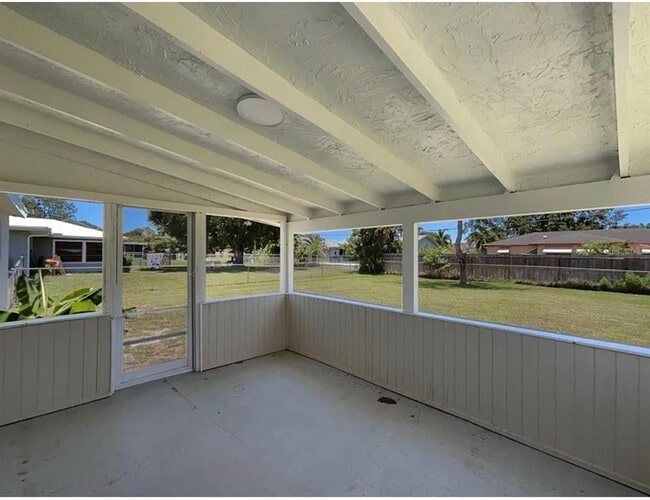 Building Photo - 1541 SW Curry St