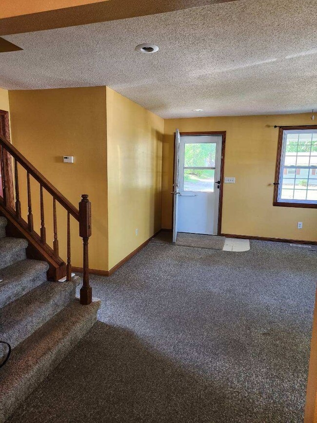 Living room - 811 W Peck St