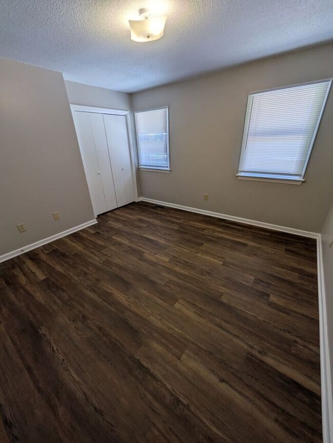 Building Photo - 2BD/1.5BA Unit in Hickory