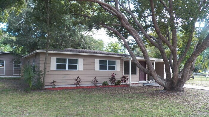 Primary Photo - 1301 Sandy Ln