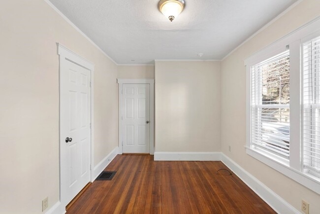 Building Photo - 52 Alpheus Rd