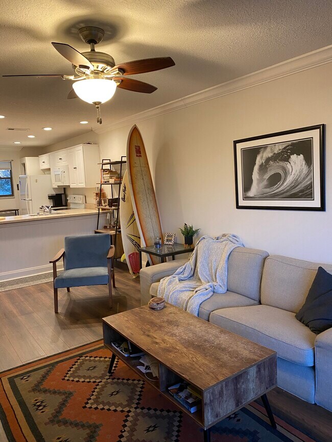 Building Photo - 700 W Pope Rd