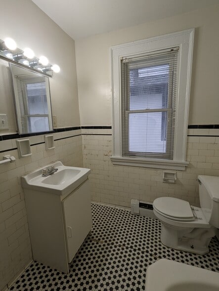 Building Photo - 608 Elmwood Ave