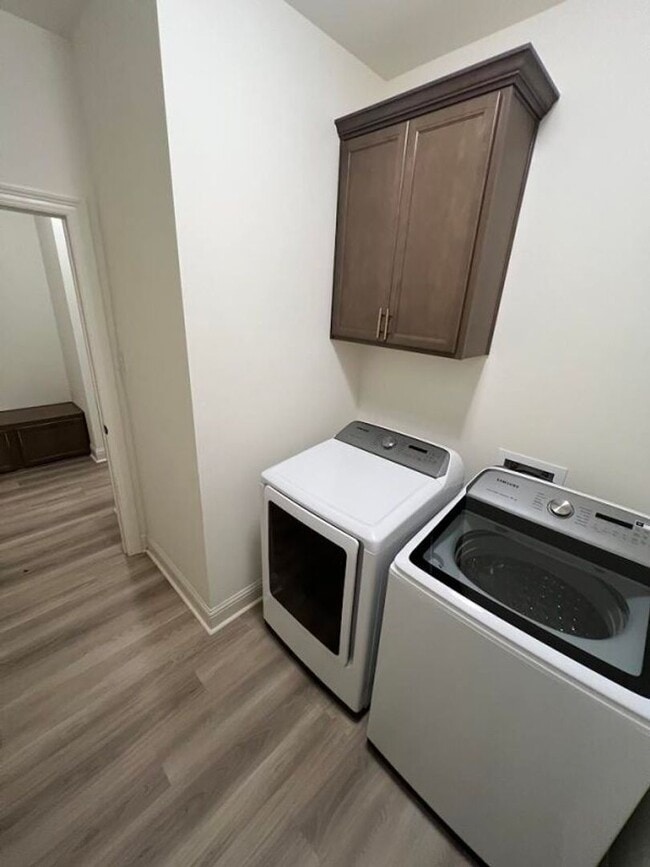 Building Photo - Trendy, 3 bedroom, 2 bath home in coveted Kenilworth Crossing Community near LSU