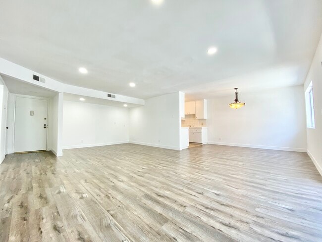Primary Photo - 121 Croft Ave