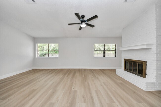 Building Photo - 7427 Willow Oak Dr