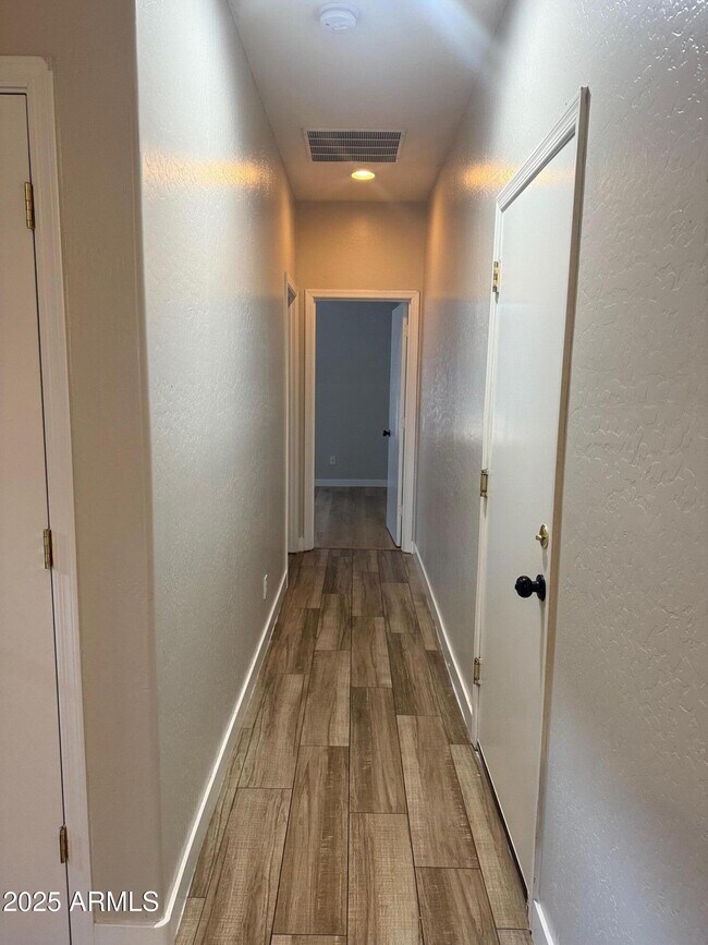 Building Photo - 1259 S Emmett Dr