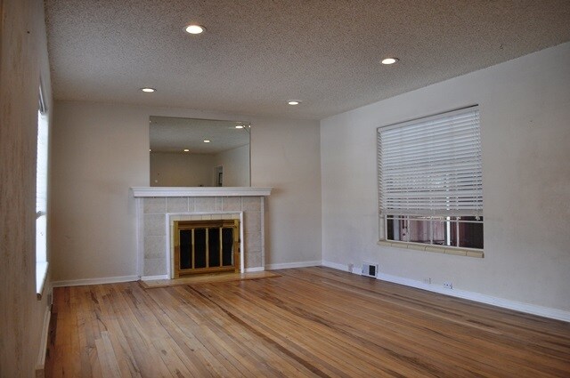 Building Photo - 3047 Hawthorne Ave