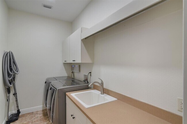 Building Photo - 5800 Marleon Dr