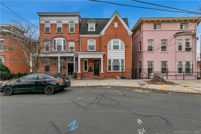 Primary Photo - 108 William St