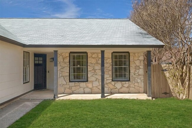 Building Photo - 4500 Sarasota Dr