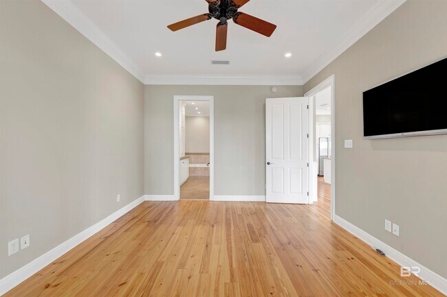 Building Photo - 32491 Water View Dr E