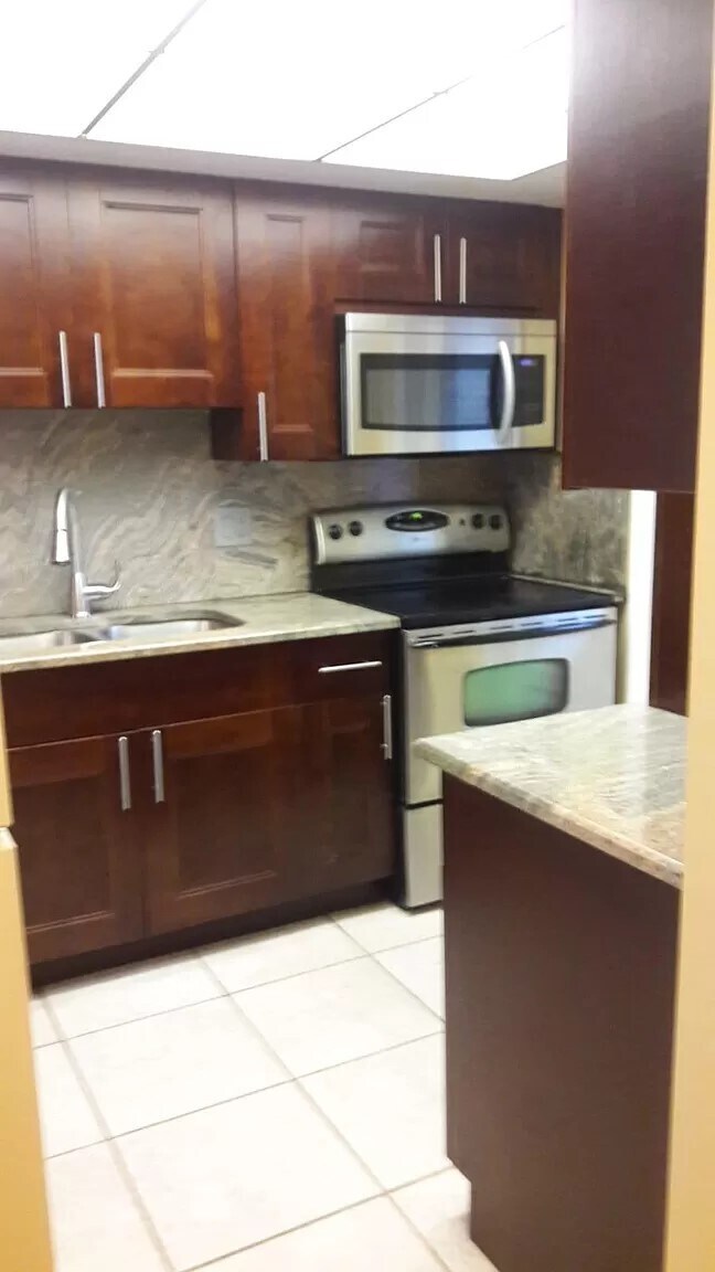 Building Photo - 5800 Margate Blvd