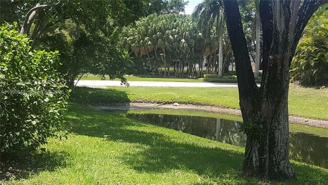 Building Photo - 453 Lakeview Dr