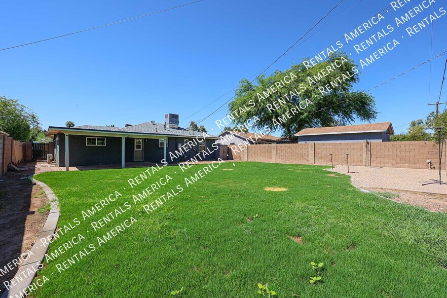 Building Photo - 1310 W Glenrosa Ave