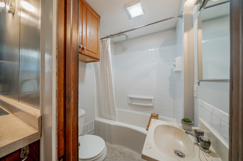 Building Photo - 1343 1/2-1343 1/2 W Washington St