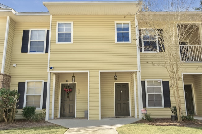 Building Photo - FOR RENT, 2 bedroom 2.5 bathroom townhouse