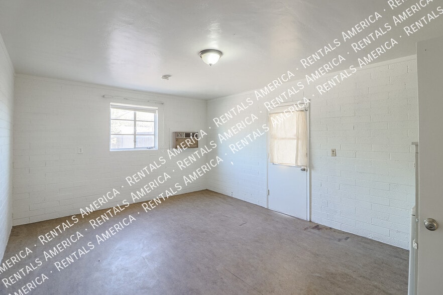 Building Photo - 4201 E Stanford Dr