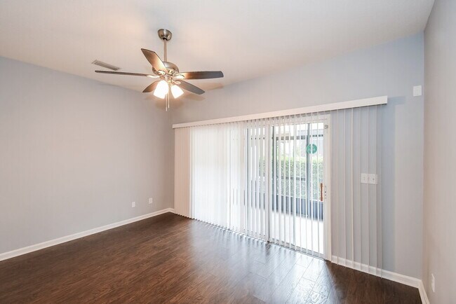 Building Photo - 13019 Sunset Lake Dr