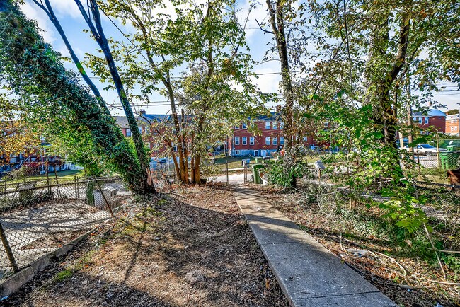 Building Photo - Fully Renovated 3 Bedroom Rowhome- Baltimo...