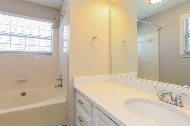 Building Photo - 3721 Riverside Pkwy