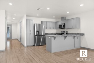 Building Photo - Gorgeous! Brand New 3 Bedroom 2.5 Bath Tow...
