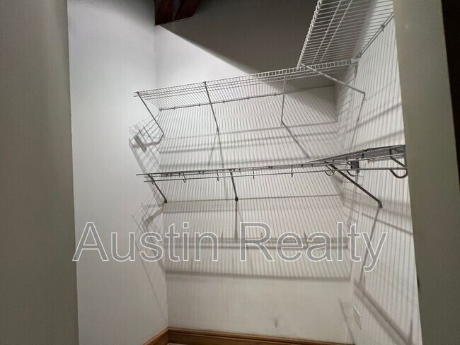 Building Photo - 1004 Spruce St