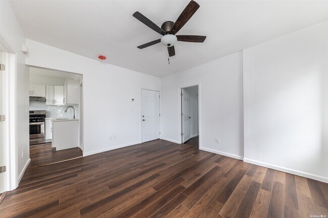 Building Photo - 114 W Chester St