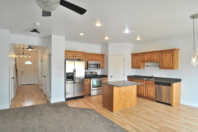 Building Photo - 696 N 240 E