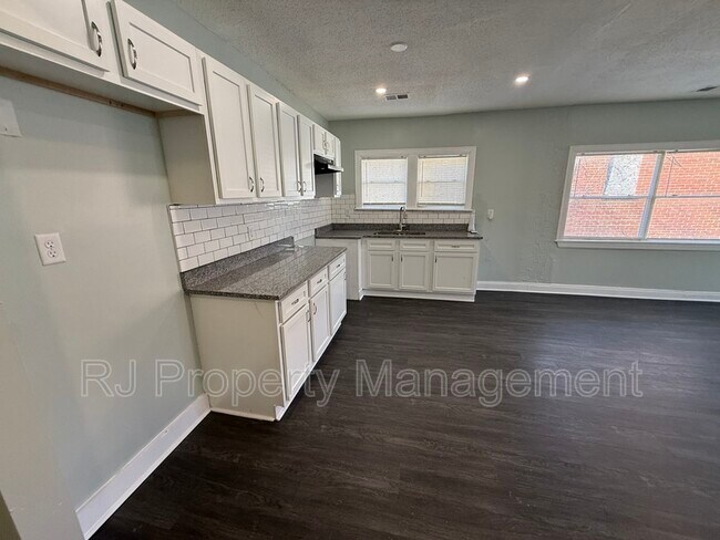 Building Photo - 61 S Parkway E