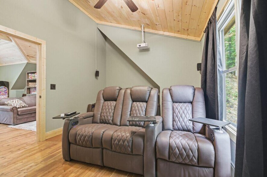 Building Photo - 3045 Jones Creek Ln