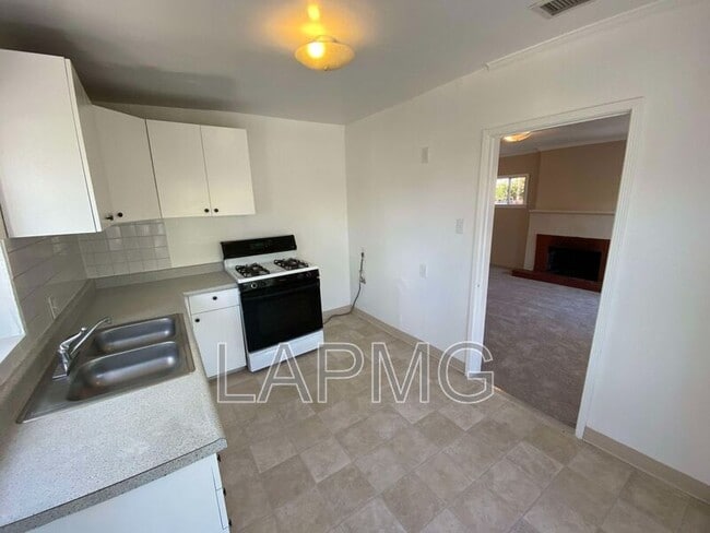 Building Photo - 2215-2217 1/2 S. Curson Avenue