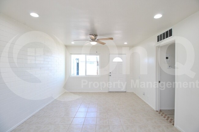 Building Photo - 609 S Bellview