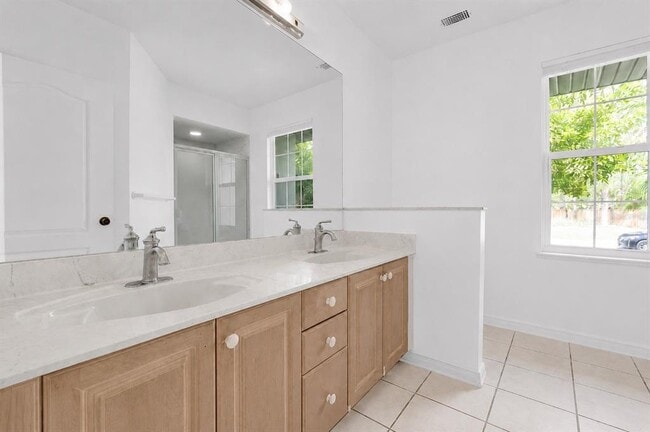Building Photo - 809 Hamilton Ave