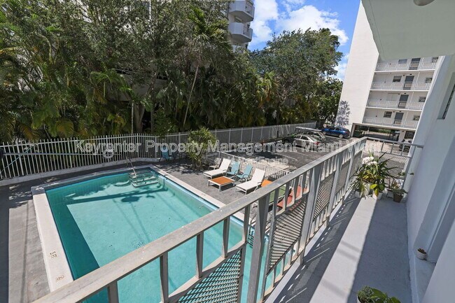 Building Photo - 1340 Lincoln Rd