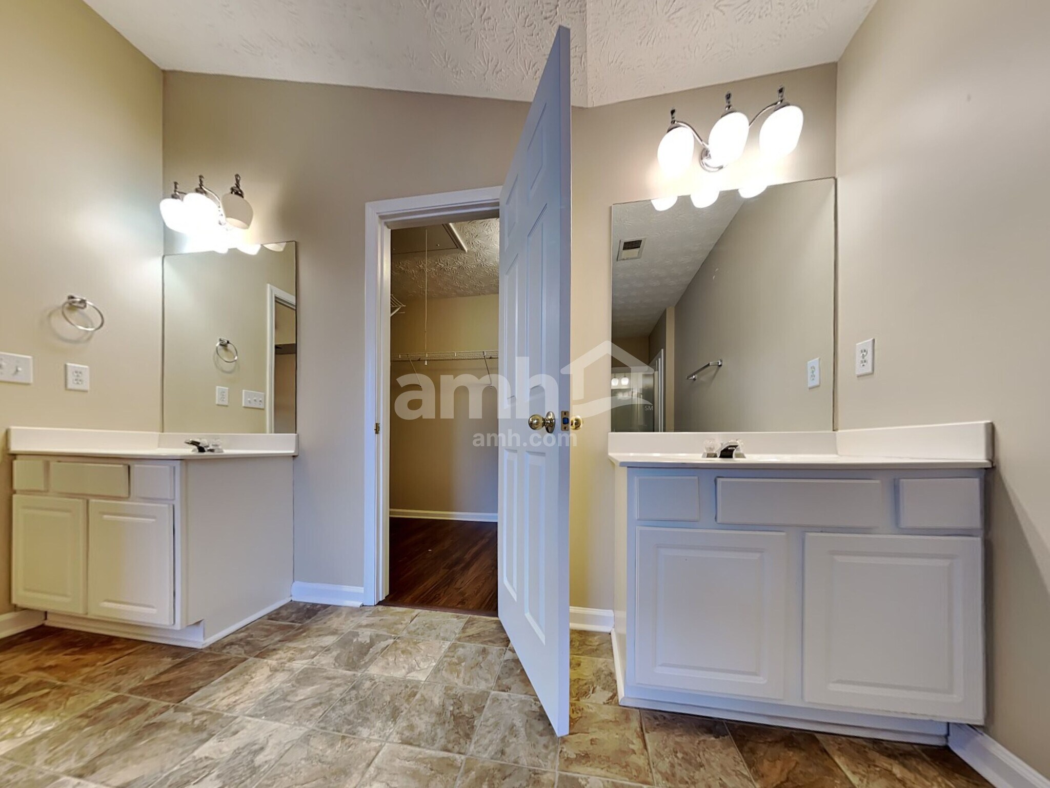Building Photo - 732 Winbrook Dr