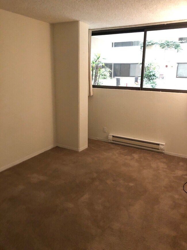 Building Photo - 2055 Sacramento St