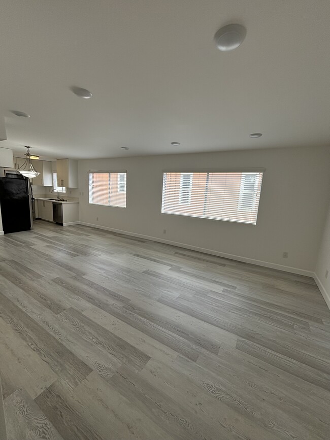 Building Photo - 843 4th St