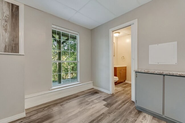 Building Photo - Private Walkout Basement Unit Overlooking ...